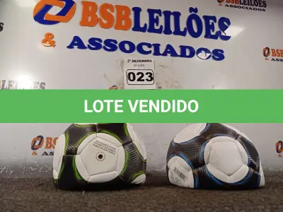 LOTE 023 - 02 BOLAS DE FUTEBOL. (NO ESTADO) ATENÇÃO! FAZER A VISITAÇÃO ANTES DE ARREMATAR, NÃO SABEMOS SE FUNCIONA. LEILÃO NÃO TEM GARANTIA E NEM DEVOLUÇÃO, SUJEITO A POSSÍVEIS AVARIAS VISÍVEIS/OCULTAS E/OU AUSÊNCIA DE COMPONENTES.