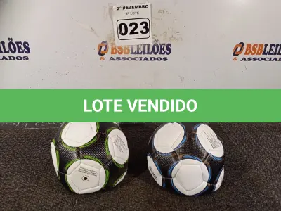 LOTE 023 - 02 BOLAS DE FUTEBOL. (NO ESTADO) ATENÇÃO! FAZER A VISITAÇÃO ANTES DE ARREMATAR, NÃO SABEMOS SE FUNCIONA. LEILÃO NÃO TEM GARANTIA E NEM DEVOLUÇÃO, SUJEITO A POSSÍVEIS AVARIAS VISÍVEIS/OCULTAS E/OU AUSÊNCIA DE COMPONENTES.