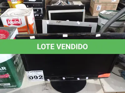 LOTE 092 - 05 MONITORES MARCAS E MODELOS DIVERSOS. (NO ESTADO) ATENÇÃO! FAZER A VISITAÇÃO ANTES DE ARREMATAR, NÃO SABEMOS SE FUNCIONA. LEILÃO NÃO TEM GARANTIA E NEM DEVOLUÇÃO, SUJEITO A POSSÍVEIS AVARIAS VISÍVEIS/OCULTAS E/OU AUSÊNCIA DE COMPONENTES.