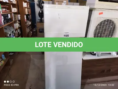 LOTE 165 - 01 GELADEIRA MARCA BRASTEMP 220V. (NO ESTADO) ATENÇÃO! FAZER A VISITAÇÃO ANTES DE ARREMATAR, NÃO SABEMOS SE FUNCIONA. LEILÃO NÃO TEM GARANTIA E NEM DEVOLUÇÃO, SUJEITO A POSSÍVEIS AVARIAS VISÍVEIS/OCULTAS E/OU AUSÊNCIA DE COMPONENTES.