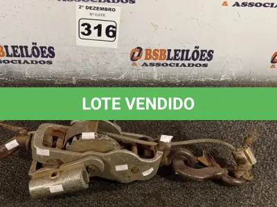 LOTE 316 - 01 TALHA MANUAL DE CABO DE AÇO. (NO ESTADO) ATENÇÃO! FAZER A VISITAÇÃO ANTES DE ARREMATAR, NÃO SABEMOS SE FUNCIONA. LEILÃO NÃO TEM GARANTIA E NEM DEVOLUÇÃO, SUJEITO A POSSÍVEIS AVARIAS VISÍVEIS/OCULTAS E/OU AUSÊNCIA DE COMPONENTES.