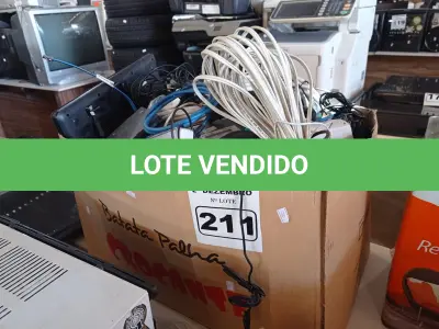LOTE 211 - 01 LOTE COM VÁRIOS CABOS E PERIFÉRICOS DIVERSOS. (NO ESTADO) ATENÇÃO! FAZER A VISITAÇÃO ANTES DE ARREMATAR, NÃO SABEMOS SE FUNCIONA. LEILÃO NÃO TEM GARANTIA E NEM DEVOLUÇÃO, SUJEITO A POSSÍVEIS AVARIAS VISÍVEIS/OCULTAS E/OU AUSÊNCIA DE COMPONENTES.
