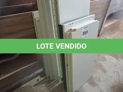 LOTE 320 - 01 ARMÁRIO ALTO EM MADEIRA DESMONTADO. (NO ESTADO) ATENÇÃO! FAZER A VISITAÇÃO ANTES DE ARREMATAR, NÃO SABEMOS SE FUNCIONA. LEILÃO NÃO TEM GARANTIA E NEM DEVOLUÇÃO, SUJEITO A POSSÍVEIS AVARIAS VISÍVEIS/OCULTAS E/OU AUSÊNCIA DE COMPONENTES.
