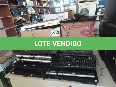 LOTE 312 - 02 SWITCHES E VÁRIOS TECLADOS PARA PC MARCAS E MODELOS DIVERSOS. (NO ESTADO) ATENÇÃO! FAZER A VISITAÇÃO ANTES DE ARREMATAR, NÃO SABEMOS SE FUNCIONA. LEILÃO NÃO TEM GARANTIA E NEM DEVOLUÇÃO, SUJEITO A POSSÍVEIS AVARIAS VISÍVEIS/OCULTAS E/OU AUSÊNCIA DE COMPONENTES.