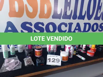 LOTE 129 - 45 – COSMÉTICOS VARIADOS (APROXIMADAMENTE)(NO ESTADO, NÃO SABEMOS SE FUNCIONA. LEILÃO NÃO TEM GARANTIA E NEM DEVOLUÇÃO, SUJEITO A POSSÍVEIS AVARIAS VISÍVEIS/OCULTAS E/OU AUSÊNCIA DE COMPONENTES)