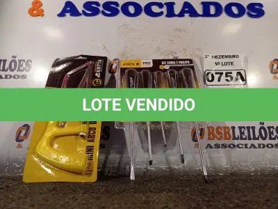 LOTE 075 - 01 MINI ARCO DE SERRA E 01 KIT DE CHAVES FENDA PHILIPS 05 PEÇAS. (NO ESTADO) ATENÇÃO! FAZER A VISITAÇÃO ANTES DE ARREMATAR, NÃO SABEMOS SE FUNCIONA. LEILÃO NÃO TEM GARANTIA E NEM DEVOLUÇÃO, SUJEITO A POSSÍVEIS AVARIAS VISÍVEIS/OCULTAS E/OU AUSÊNCIA DE COMPONENTES.