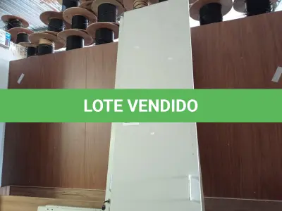 LOTE 322 - 01 ARMÁRIO ALTO EM MADEIRA DESMONTADO. (NO ESTADO) ATENÇÃO! FAZER A VISITAÇÃO ANTES DE ARREMATAR, NÃO SABEMOS SE FUNCIONA. LEILÃO NÃO TEM GARANTIA E NEM DEVOLUÇÃO, SUJEITO A POSSÍVEIS AVARIAS VISÍVEIS/OCULTAS E/OU AUSÊNCIA DE COMPONENTES.
