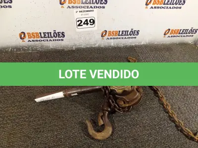 LOTE 249 - 01 TALHA MANUAL DE CORRENTE. (NO ESTADO) ATENÇÃO! FAZER A VISITAÇÃO ANTES DE ARREMATAR, NÃO SABEMOS SE FUNCIONA. LEILÃO NÃO TEM GARANTIA E NEM DEVOLUÇÃO, SUJEITO A POSSÍVEIS AVARIAS VISÍVEIS/OCULTAS E/OU AUSÊNCIA DE COMPONENTES.
