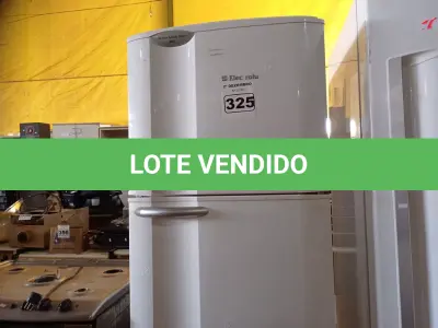 LOTE 325 - 01 GELADEIRA MARCA ELECTROLUX 220V. (NO ESTADO) ATENÇÃO! FAZER A VISITAÇÃO ANTES DE ARREMATAR, NÃO SABEMOS SE FUNCIONA. LEILÃO NÃO TEM GARANTIA E NEM DEVOLUÇÃO, SUJEITO A POSSÍVEIS AVARIAS VISÍVEIS/OCULTAS E/OU AUSÊNCIA DE COMPONENTES.