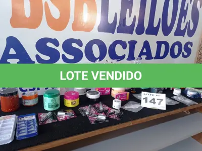 LOTE 147 - 55 – COSMÉTICOS VARIADOS (NO ESTADO, NÃO SABEMOS SE FUNCIONA. LEILÃO NÃO TEM GARANTIA E NEM DEVOLUÇÃO, SUJEITO A POSSÍVEIS AVARIAS VISÍVEIS/OCULTAS E/OU AUSÊNCIA DE COMPONENTES)