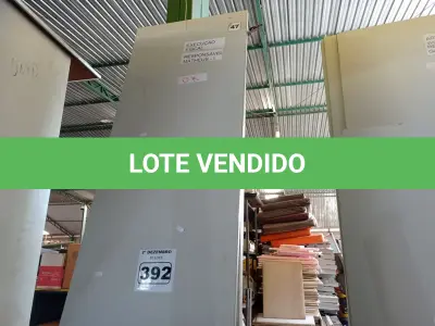 LOTE 392 - 01 ARMÁRIO ALTO EM MADEIRA DESMONTADO. (NO ESTADO) ATENÇÃO! FAZER A VISITAÇÃO ANTES DE ARREMATAR, NÃO SABEMOS SE FUNCIONA. LEILÃO NÃO TEM GARANTIA E NEM DEVOLUÇÃO, SUJEITO A POSSÍVEIS AVARIAS VISÍVEIS/OCULTAS E/OU AUSÊNCIA DE COMPONENTES.
