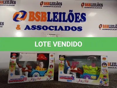 LOTE 139 - 02 CARRUAGENS BATE-VOLTA MUSICAL. (NO ESTADO) ATENÇÃO! FAZER A VISITAÇÃO ANTES DE ARREMATAR, NÃO SABEMOS SE FUNCIONA. LEILÃO NÃO TEM GARANTIA E NEM DEVOLUÇÃO, SUJEITO A POSSÍVEIS AVARIAS VISÍVEIS/OCULTAS E/OU AUSÊNCIA DE COMPONENTES.