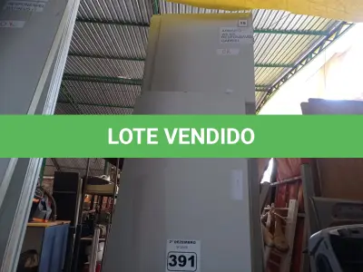 LOTE 391 - 01 ARMÁRIO ALTO EM MADEIRA DESMONTADO. (NO ESTADO) ATENÇÃO! FAZER A VISITAÇÃO ANTES DE ARREMATAR, NÃO SABEMOS SE FUNCIONA. LEILÃO NÃO TEM GARANTIA E NEM DEVOLUÇÃO, SUJEITO A POSSÍVEIS AVARIAS VISÍVEIS/OCULTAS E/OU AUSÊNCIA DE COMPONENTES.
