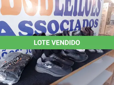LOTE 155 - 10 – CALÇADOS MASCULINOS VARIADOS (NO ESTADO, NÃO SABEMOS SE FUNCIONA. LEILÃO NÃO TEM GARANTIA E NEM DEVOLUÇÃO, SUJEITO A POSSÍVEIS AVARIAS VISÍVEIS/OCULTAS E/OU AUSÊNCIA DE COMPONENTES)