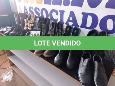 LOTE 148 - 13 – CALÇADOS MASCULINOS VARIADOS (NO ESTADO, NÃO SABEMOS SE FUNCIONA. LEILÃO NÃO TEM GARANTIA E NEM DEVOLUÇÃO, SUJEITO A POSSÍVEIS AVARIAS VISÍVEIS/OCULTAS E/OU AUSÊNCIA DE COMPONENTES)