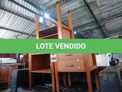 LOTE 386 - 01 SOFÁ DE 02 LUGARES E 03 MESINHAS EM MADEIRA. (NO ESTADO) ATENÇÃO! FAZER A VISITAÇÃO ANTES DE ARREMATAR, NÃO SABEMOS SE FUNCIONA. LEILÃO NÃO TEM GARANTIA E NEM DEVOLUÇÃO, SUJEITO A POSSÍVEIS AVARIAS VISÍVEIS/OCULTAS E/OU AUSÊNCIA DE COMPONENTES.