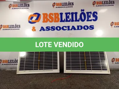 LOTE 373 - 02 PAINÉIS SOLARES 18V 10W.  (NO ESTADO) ATENÇÃO! FAZER A VISITAÇÃO ANTES DE ARREMATAR, NÃO SABEMOS SE FUNCIONA. LEILÃO NÃO TEM GARANTIA E NEM DEVOLUÇÃO, SUJEITO A POSSÍVEIS AVARIAS VISÍVEIS/OCULTAS E/OU AUSÊNCIA DE COMPONENTES.