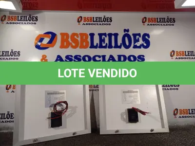 LOTE 369 - 02 PAINÉIS SOLARES 18V 10W.  (NO ESTADO) ATENÇÃO! FAZER A VISITAÇÃO ANTES DE ARREMATAR, NÃO SABEMOS SE FUNCIONA. LEILÃO NÃO TEM GARANTIA E NEM DEVOLUÇÃO, SUJEITO A POSSÍVEIS AVARIAS VISÍVEIS/OCULTAS E/OU AUSÊNCIA DE COMPONENTES.