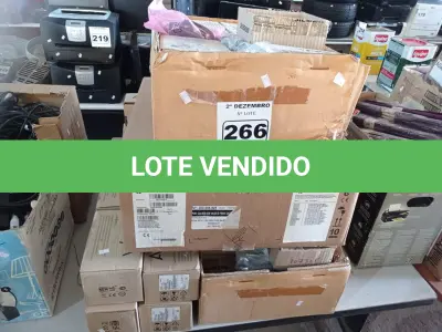 LOTE 266 - 01 LOTE COM PERIFÉRICOS DIVERSOS. (NO ESTADO) ATENÇÃO! FAZER A VISITAÇÃO ANTES DE ARREMATAR, NÃO SABEMOS SE FUNCIONA. LEILÃO NÃO TEM GARANTIA E NEM DEVOLUÇÃO, SUJEITO A POSSÍVEIS AVARIAS VISÍVEIS/OCULTAS E/OU AUSÊNCIA DE COMPONENTES.