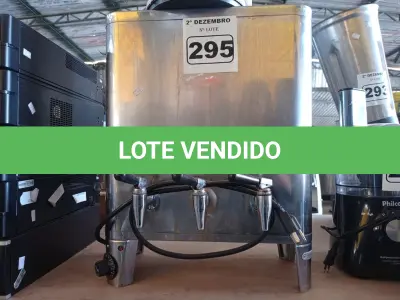 LOTE 295 - 02 CAFETEIRAS SENDO 01 INDUSTRIAL. (NO ESTADO) ATENÇÃO! FAZER A VISITAÇÃO ANTES DE ARREMATAR, NÃO SABEMOS SE FUNCIONA. LEILÃO NÃO TEM GARANTIA E NEM DEVOLUÇÃO, SUJEITO A POSSÍVEIS AVARIAS VISÍVEIS/OCULTAS E/OU AUSÊNCIA DE COMPONENTES.
