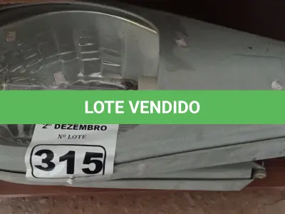 LOTE 315 - 02 LUMINÁRIAS PÚBLICAS DE POSTE. (NO ESTADO) ATENÇÃO! FAZER A VISITAÇÃO ANTES DE ARREMATAR, NÃO SABEMOS SE FUNCIONA. LEILÃO NÃO TEM GARANTIA E NEM DEVOLUÇÃO, SUJEITO A POSSÍVEIS AVARIAS VISÍVEIS/OCULTAS E/OU AUSÊNCIA DE COMPONENTES.