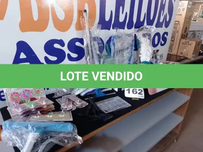 LOTE 162 - 40 - UTENSÍLIOS DOMÉSTICOS (APROXIMADAMENTE)(NO ESTADO, NÃO SABEMOS SE FUNCIONA. LEILÃO NÃO TEM GARANTIA E NEM DEVOLUÇÃO, SUJEITO A POSSÍVEIS AVARIAS VISÍVEIS/OCULTAS E/OU AUSÊNCIA DE COMPONENTES)