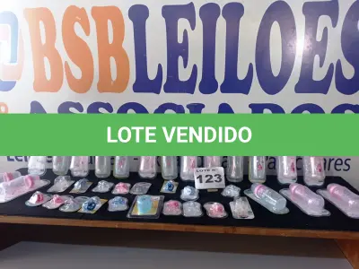 LOTE 123 - 90 - MAMADEIRAS, CHUPETAS E BICOS DIVERSOS (NO ESTADO, NÃO SABEMOS SE FUNCIONA. LEILÃO NÃO TEM GARANTIA E NEM DEVOLUÇÃO, SUJEITO A POSSÍVEIS AVARIAS VISÍVEIS/OCULTAS E/OU AUSÊNCIA DE COMPONENTES)