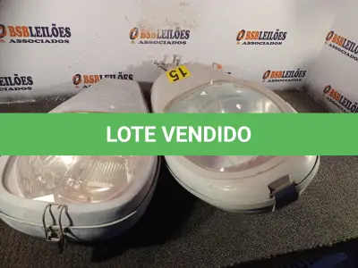 LOTE 255 - 02 LUMINÁRIAS DE PÁTIO. (NO ESTADO) ATENÇÃO! FAZER A VISITAÇÃO ANTES DE ARREMATAR, NÃO SABEMOS SE FUNCIONA. LEILÃO NÃO TEM GARANTIA E NEM DEVOLUÇÃO, SUJEITO A POSSÍVEIS AVARIAS VISÍVEIS/OCULTAS E/OU AUSÊNCIA DE COMPONENTES.