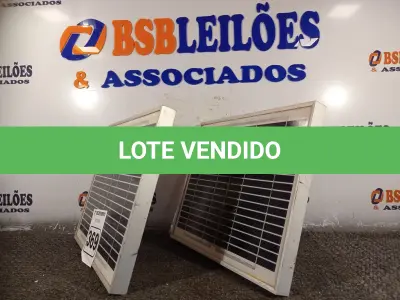 LOTE 369 - 02 PAINÉIS SOLARES 18V 10W.  (NO ESTADO) ATENÇÃO! FAZER A VISITAÇÃO ANTES DE ARREMATAR, NÃO SABEMOS SE FUNCIONA. LEILÃO NÃO TEM GARANTIA E NEM DEVOLUÇÃO, SUJEITO A POSSÍVEIS AVARIAS VISÍVEIS/OCULTAS E/OU AUSÊNCIA DE COMPONENTES.