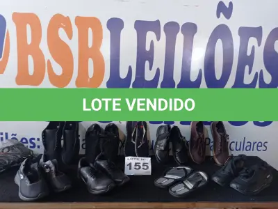 LOTE 155 - 10 – CALÇADOS MASCULINOS VARIADOS (NO ESTADO, NÃO SABEMOS SE FUNCIONA. LEILÃO NÃO TEM GARANTIA E NEM DEVOLUÇÃO, SUJEITO A POSSÍVEIS AVARIAS VISÍVEIS/OCULTAS E/OU AUSÊNCIA DE COMPONENTES)