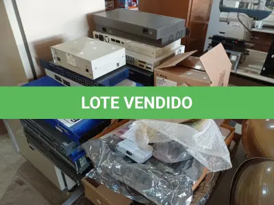LOTE 259 - 01 LOTE COM VÁRIAS SWITCHES, PLACAS E PERIFÉRICOS DIVERSOS. (NO ESTADO) ATENÇÃO! FAZER A VISITAÇÃO ANTES DE ARREMATAR, NÃO SABEMOS SE FUNCIONA. LEILÃO NÃO TEM GARANTIA E NEM DEVOLUÇÃO, SUJEITO A POSSÍVEIS AVARIAS VISÍVEIS/OCULTAS E/OU AUSÊNCIA DE COMPONENTES.