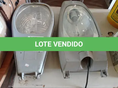 LOTE 272 - 02 LUMINÁRIAS DE PÁTIO. (NO ESTADO) ATENÇÃO! FAZER A VISITAÇÃO ANTES DE ARREMATAR, NÃO SABEMOS SE FUNCIONA. LEILÃO NÃO TEM GARANTIA E NEM DEVOLUÇÃO, SUJEITO A POSSÍVEIS AVARIAS VISÍVEIS/OCULTAS E/OU AUSÊNCIA DE COMPONENTES.