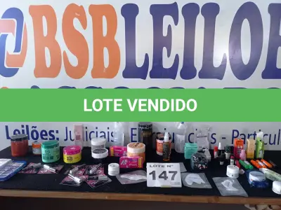 LOTE 147 - 55 – COSMÉTICOS VARIADOS (NO ESTADO, NÃO SABEMOS SE FUNCIONA. LEILÃO NÃO TEM GARANTIA E NEM DEVOLUÇÃO, SUJEITO A POSSÍVEIS AVARIAS VISÍVEIS/OCULTAS E/OU AUSÊNCIA DE COMPONENTES)