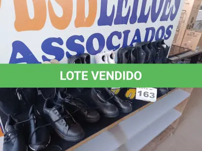 LOTE 163 - 15 - CALÇADOS MASCULINOS VARIADOS (NO ESTADO, NÃO SABEMOS SE FUNCIONA. LEILÃO NÃO TEM GARANTIA E NEM DEVOLUÇÃO, SUJEITO A POSSÍVEIS AVARIAS VISÍVEIS/OCULTAS E/OU AUSÊNCIA DE COMPONENTES)