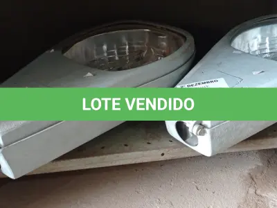 LOTE 343 - 02 LUMINÁRIAS PÚBLICAS DE POSTE. (NO ESTADO) ATENÇÃO! FAZER A VISITAÇÃO ANTES DE ARREMATAR, NÃO SABEMOS SE FUNCIONA. LEILÃO NÃO TEM GARANTIA E NEM DEVOLUÇÃO, SUJEITO A POSSÍVEIS AVARIAS VISÍVEIS/OCULTAS E/OU AUSÊNCIA DE COMPONENTES.