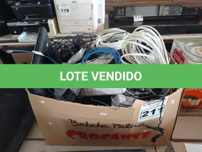LOTE 211 - 01 LOTE COM VÁRIOS CABOS E PERIFÉRICOS DIVERSOS. (NO ESTADO) ATENÇÃO! FAZER A VISITAÇÃO ANTES DE ARREMATAR, NÃO SABEMOS SE FUNCIONA. LEILÃO NÃO TEM GARANTIA E NEM DEVOLUÇÃO, SUJEITO A POSSÍVEIS AVARIAS VISÍVEIS/OCULTAS E/OU AUSÊNCIA DE COMPONENTES.