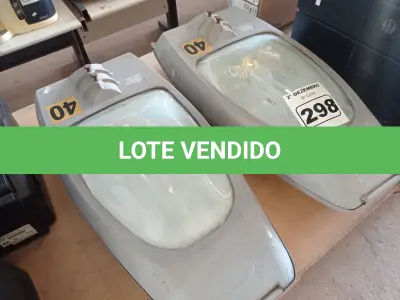 LOTE 298 - 02 LUMINÁRIAS DE PÁTIO. (NO ESTADO) ATENÇÃO! FAZER A VISITAÇÃO ANTES DE ARREMATAR, NÃO SABEMOS SE FUNCIONA. LEILÃO NÃO TEM GARANTIA E NEM DEVOLUÇÃO, SUJEITO A POSSÍVEIS AVARIAS VISÍVEIS/OCULTAS E/OU AUSÊNCIA DE COMPONENTES.