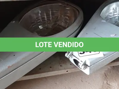 LOTE 343 - 02 LUMINÁRIAS PÚBLICAS DE POSTE. (NO ESTADO) ATENÇÃO! FAZER A VISITAÇÃO ANTES DE ARREMATAR, NÃO SABEMOS SE FUNCIONA. LEILÃO NÃO TEM GARANTIA E NEM DEVOLUÇÃO, SUJEITO A POSSÍVEIS AVARIAS VISÍVEIS/OCULTAS E/OU AUSÊNCIA DE COMPONENTES.