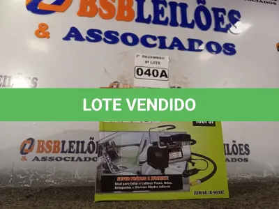 LOTE 040 - 01 COMPRESSOR DE AR PORTÁTIL 12V 150PSI. (NO ESTADO) ATENÇÃO! FAZER A VISITAÇÃO ANTES DE ARREMATAR, NÃO SABEMOS SE FUNCIONA. LEILÃO NÃO TEM GARANTIA E NEM DEVOLUÇÃO, SUJEITO A POSSÍVEIS AVARIAS VISÍVEIS/OCULTAS E/OU AUSÊNCIA DE COMPONENTES.