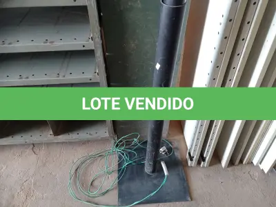 LOTE 334 - 01 POSTE DE ILUMINAÇÃO PARA JARDIM. (NO ESTADO) ATENÇÃO! FAZER A VISITAÇÃO ANTES DE ARREMATAR, NÃO SABEMOS SE FUNCIONA. LEILÃO NÃO TEM GARANTIA E NEM DEVOLUÇÃO, SUJEITO A POSSÍVEIS AVARIAS VISÍVEIS/OCULTAS E/OU AUSÊNCIA DE COMPONENTES.
