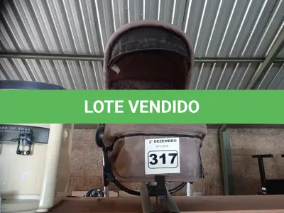 LOTE 317 - 01 CARRINHO DE BEBE. (NO ESTADO) ATENÇÃO! FAZER A VISITAÇÃO ANTES DE ARREMATAR, NÃO SABEMOS SE FUNCIONA. LEILÃO NÃO TEM GARANTIA E NEM DEVOLUÇÃO, SUJEITO A POSSÍVEIS AVARIAS VISÍVEIS/OCULTAS E/OU AUSÊNCIA DE COMPONENTES.