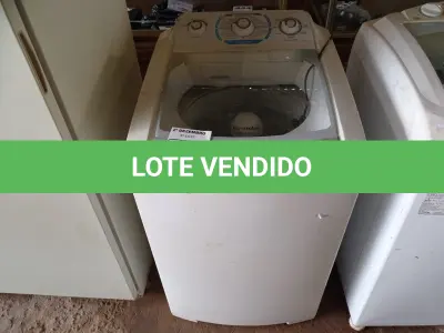 LOTE 346 - 01 MÁQUINA DE LAVAR ROUPAS 10KG MARCA ELECTROLUX 220V. (NO ESTADO) ATENÇÃO! FAZER A VISITAÇÃO ANTES DE ARREMATAR, NÃO SABEMOS SE FUNCIONA. LEILÃO NÃO TEM GARANTIA E NEM DEVOLUÇÃO, SUJEITO A POSSÍVEIS AVARIAS VISÍVEIS/OCULTAS E/OU AUSÊNCIA DE COMPONENTES.