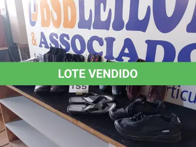 LOTE 155 - 10 – CALÇADOS MASCULINOS VARIADOS (NO ESTADO, NÃO SABEMOS SE FUNCIONA. LEILÃO NÃO TEM GARANTIA E NEM DEVOLUÇÃO, SUJEITO A POSSÍVEIS AVARIAS VISÍVEIS/OCULTAS E/OU AUSÊNCIA DE COMPONENTES)