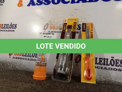LOTE 070 - 01 FORMÃO, 01 LIMA CHATA 6” E 01 KIT DE CHAVES DE PRECISÃO. (NO ESTADO) ATENÇÃO! FAZER A VISITAÇÃO ANTES DE ARREMATAR, NÃO SABEMOS SE FUNCIONA. LEILÃO NÃO TEM GARANTIA E NEM DEVOLUÇÃO, SUJEITO A POSSÍVEIS AVARIAS VISÍVEIS/OCULTAS E/OU AUSÊNCIA DE COMPONENTES.