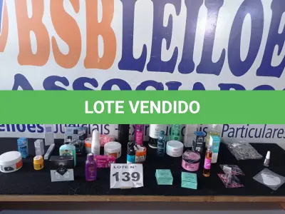 LOTE 139 - 40 – COSMÉTICOS VARIADOS  (APROXIMADAMENTE)(NO ESTADO, NÃO SABEMOS SE FUNCIONA. LEILÃO NÃO TEM GARANTIA E NEM DEVOLUÇÃO, SUJEITO A POSSÍVEIS AVARIAS VISÍVEIS/OCULTAS E/OU AUSÊNCIA DE COMPONENTES)