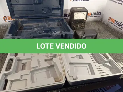 LOTE 291 - 02 MALETAS “VAZIAS”, 01 MULTÍMETRO E 01 BASE PARA MICROFONE SEM FIO. (NO ESTADO) ATENÇÃO! FAZER A VISITAÇÃO ANTES DE ARREMATAR, NÃO SABEMOS SE FUNCIONA. LEILÃO NÃO TEM GARANTIA E NEM DEVOLUÇÃO, SUJEITO A POSSÍVEIS AVARIAS VISÍVEIS/OCULTAS E/OU AUSÊNCIA DE COMPONENTES.