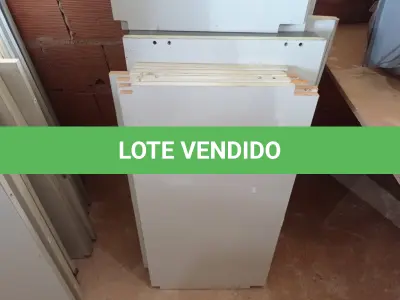 LOTE 391 - 01 ARMÁRIO ALTO EM MADEIRA DESMONTADO. (NO ESTADO) ATENÇÃO! FAZER A VISITAÇÃO ANTES DE ARREMATAR, NÃO SABEMOS SE FUNCIONA. LEILÃO NÃO TEM GARANTIA E NEM DEVOLUÇÃO, SUJEITO A POSSÍVEIS AVARIAS VISÍVEIS/OCULTAS E/OU AUSÊNCIA DE COMPONENTES.