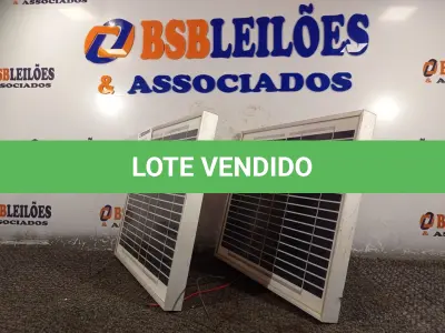 LOTE 373 - 02 PAINÉIS SOLARES 18V 10W.  (NO ESTADO) ATENÇÃO! FAZER A VISITAÇÃO ANTES DE ARREMATAR, NÃO SABEMOS SE FUNCIONA. LEILÃO NÃO TEM GARANTIA E NEM DEVOLUÇÃO, SUJEITO A POSSÍVEIS AVARIAS VISÍVEIS/OCULTAS E/OU AUSÊNCIA DE COMPONENTES.