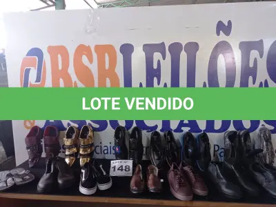 LOTE 148 - 13 – CALÇADOS MASCULINOS VARIADOS (NO ESTADO, NÃO SABEMOS SE FUNCIONA. LEILÃO NÃO TEM GARANTIA E NEM DEVOLUÇÃO, SUJEITO A POSSÍVEIS AVARIAS VISÍVEIS/OCULTAS E/OU AUSÊNCIA DE COMPONENTES)