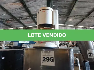 LOTE 295 - 02 CAFETEIRAS SENDO 01 INDUSTRIAL. (NO ESTADO) ATENÇÃO! FAZER A VISITAÇÃO ANTES DE ARREMATAR, NÃO SABEMOS SE FUNCIONA. LEILÃO NÃO TEM GARANTIA E NEM DEVOLUÇÃO, SUJEITO A POSSÍVEIS AVARIAS VISÍVEIS/OCULTAS E/OU AUSÊNCIA DE COMPONENTES.
